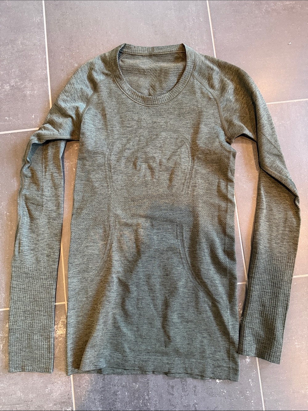 Lululemon Olive Green Swiftly Tech Long-Sleeve Shirt 2.0 *Waist Length size 4